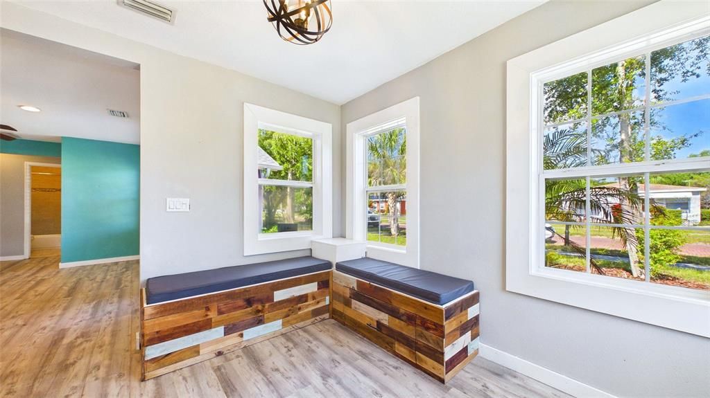 For Sale: $448,500 (2 beds, 1 baths, 1368 Square Feet)