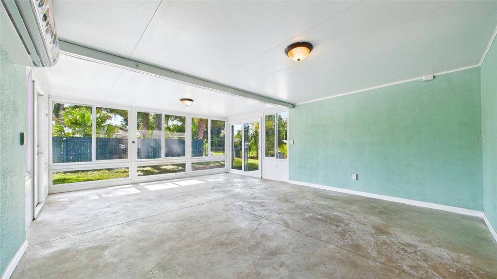 For Sale: $448,500 (2 beds, 1 baths, 1368 Square Feet)