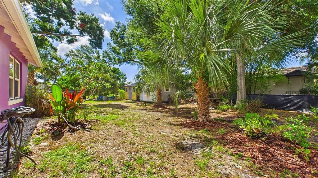 For Sale: $448,500 (2 beds, 1 baths, 1368 Square Feet)
