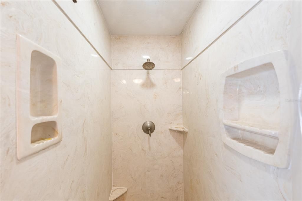 En Venta: $1,485,000 (3 camas, 2 baños, 2985 Pies cuadrados)