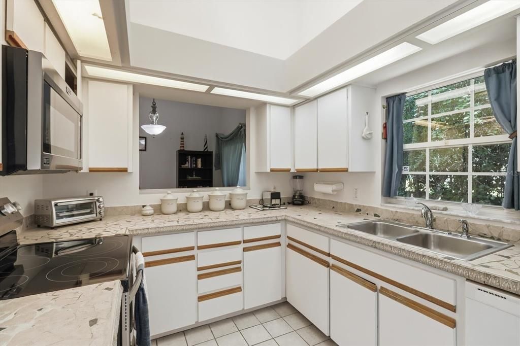 For Sale: $295,000 (3 beds, 2 baths, 1624 Square Feet)