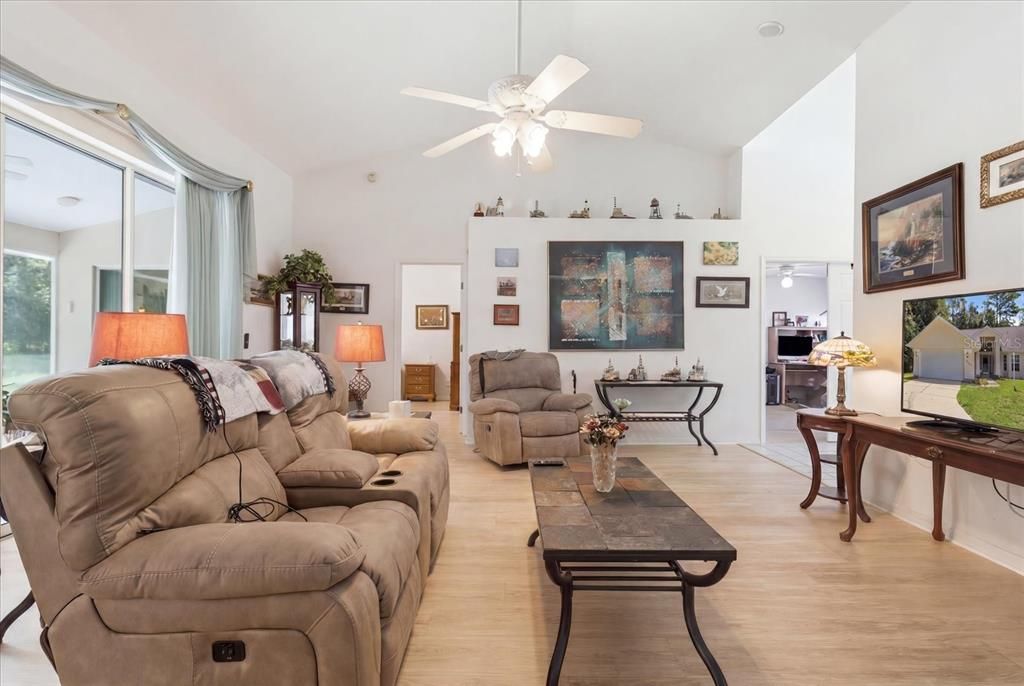 For Sale: $295,000 (3 beds, 2 baths, 1624 Square Feet)