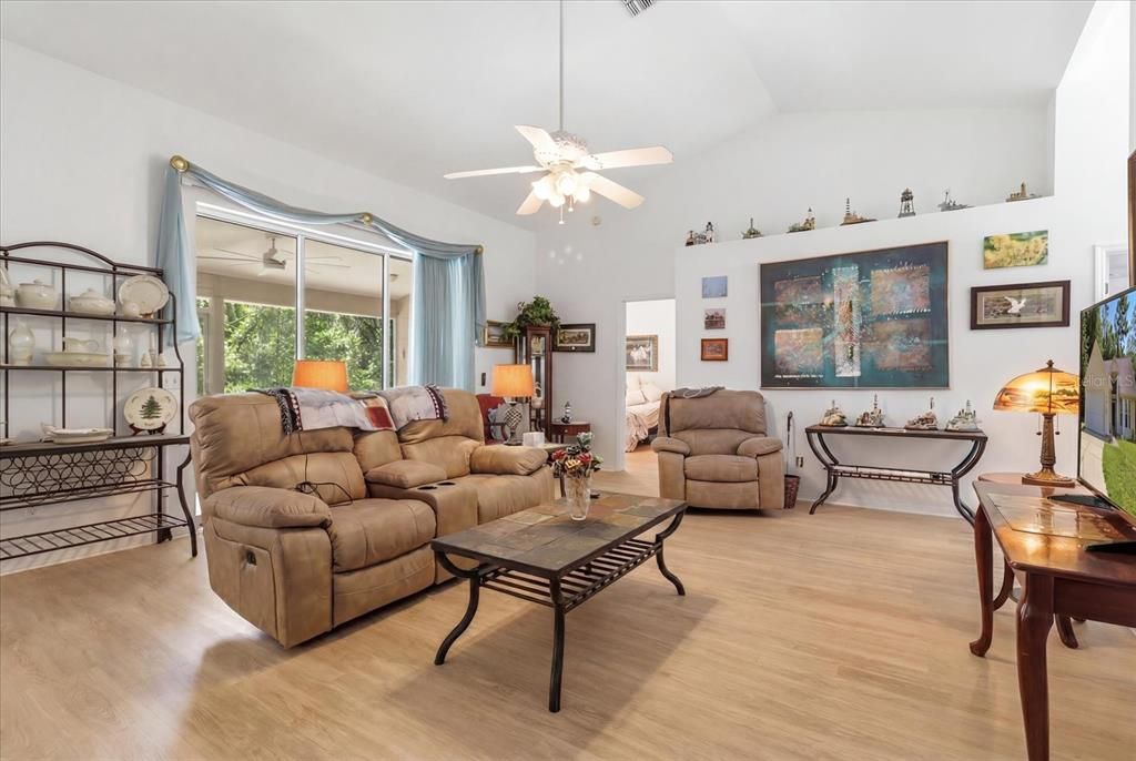 For Sale: $295,000 (3 beds, 2 baths, 1624 Square Feet)