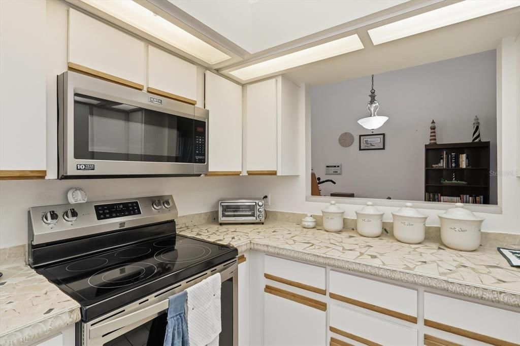 For Sale: $295,000 (3 beds, 2 baths, 1624 Square Feet)