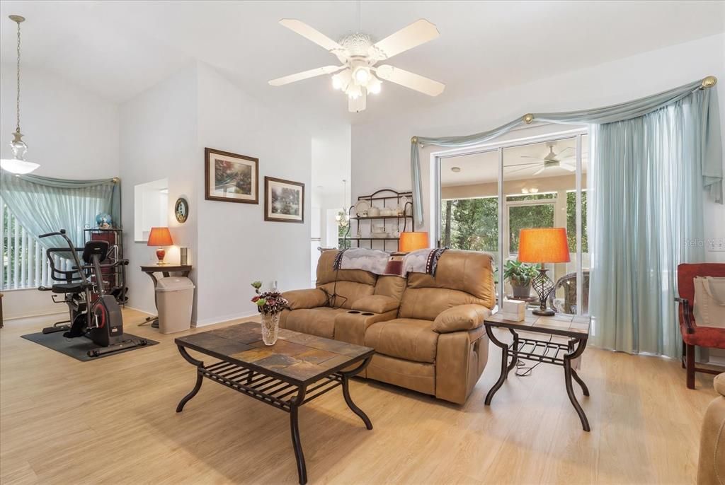 For Sale: $295,000 (3 beds, 2 baths, 1624 Square Feet)
