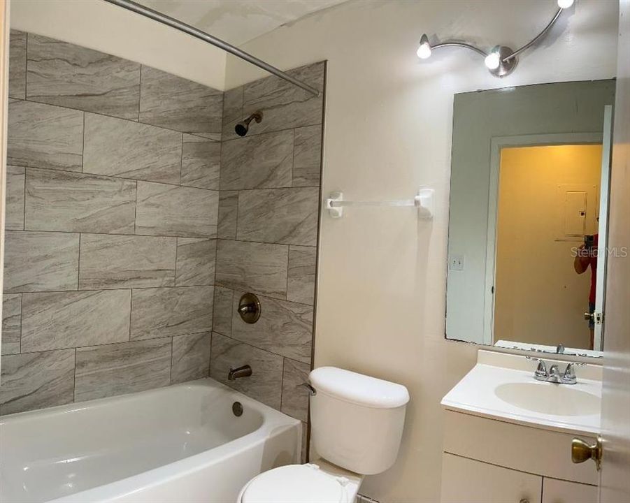 For Rent: $1,300 (2 beds, 2 baths, 846 Square Feet)