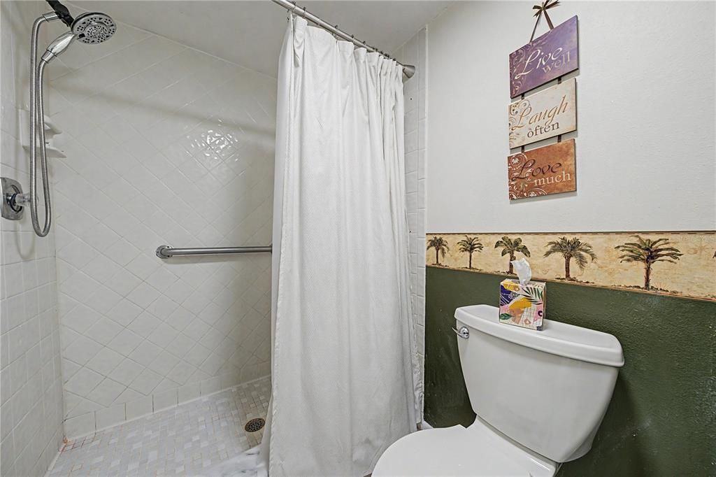 Activo con contrato: $200,000 (2 camas, 2 baños, 1375 Pies cuadrados)