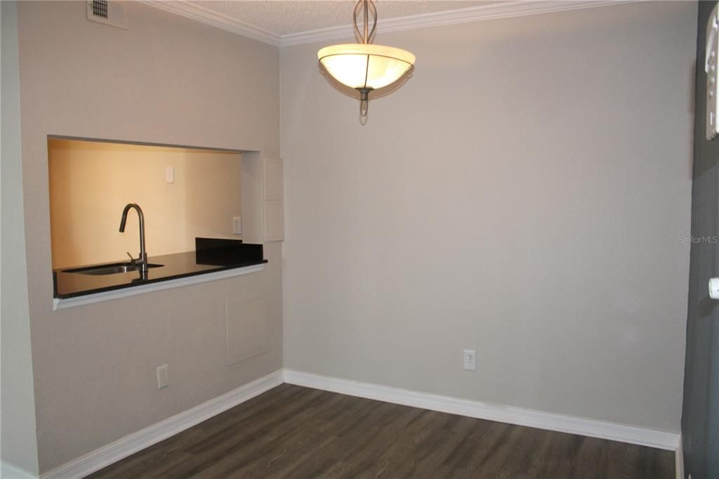 For Rent: $1,500 (1 beds, 1 baths, 694 Square Feet)