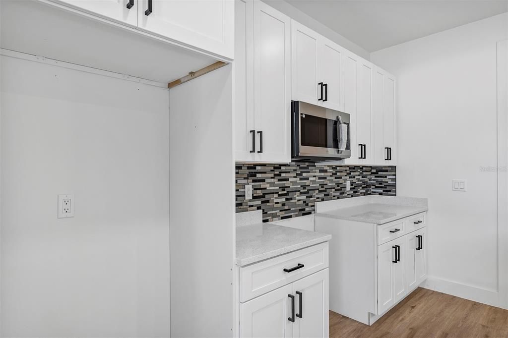 For Sale: $359,000 (4 beds, 3 baths, 1683 Square Feet)
