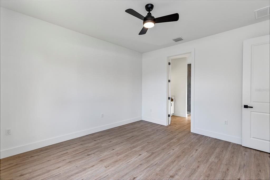 For Sale: $359,000 (4 beds, 3 baths, 1683 Square Feet)