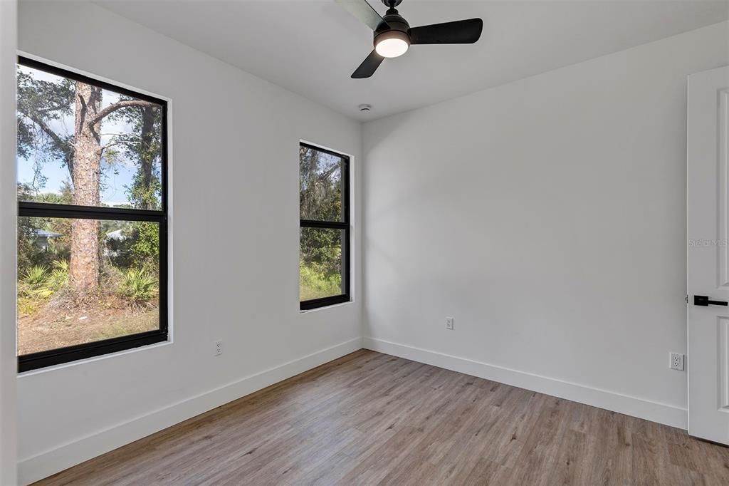 For Sale: $359,000 (4 beds, 3 baths, 1683 Square Feet)