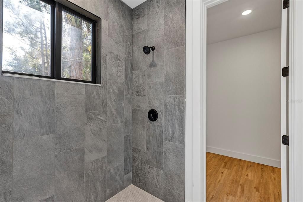 For Sale: $359,000 (4 beds, 3 baths, 1683 Square Feet)