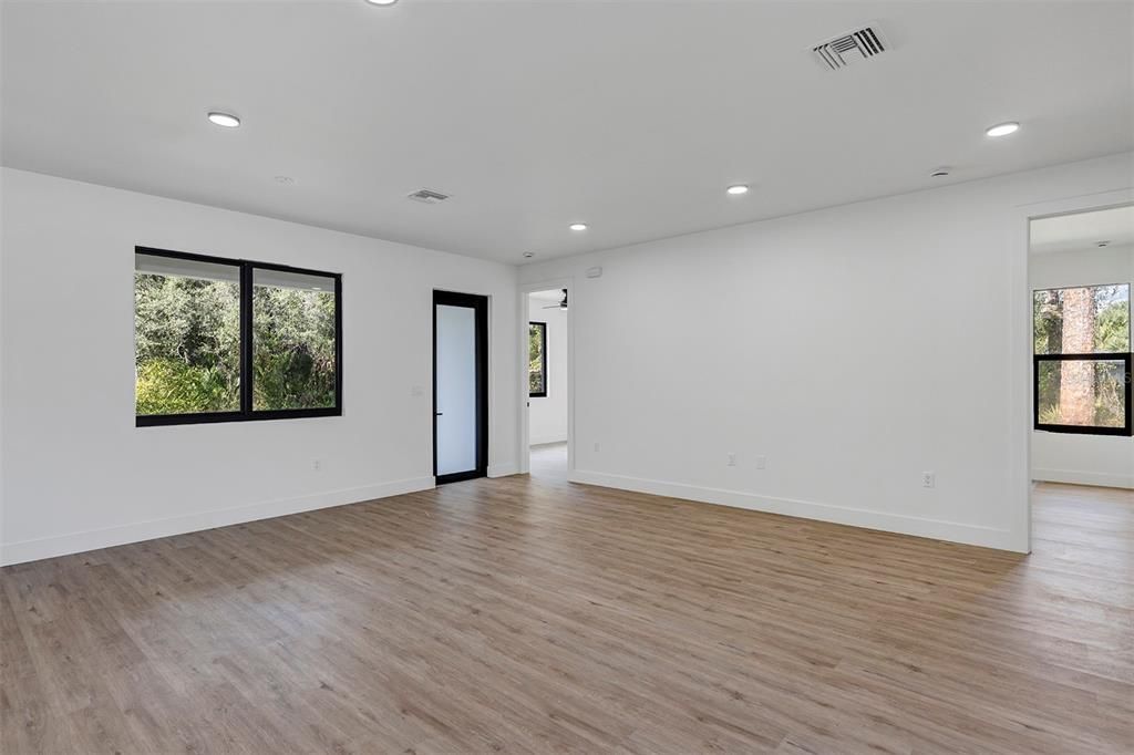 For Sale: $359,000 (4 beds, 3 baths, 1683 Square Feet)