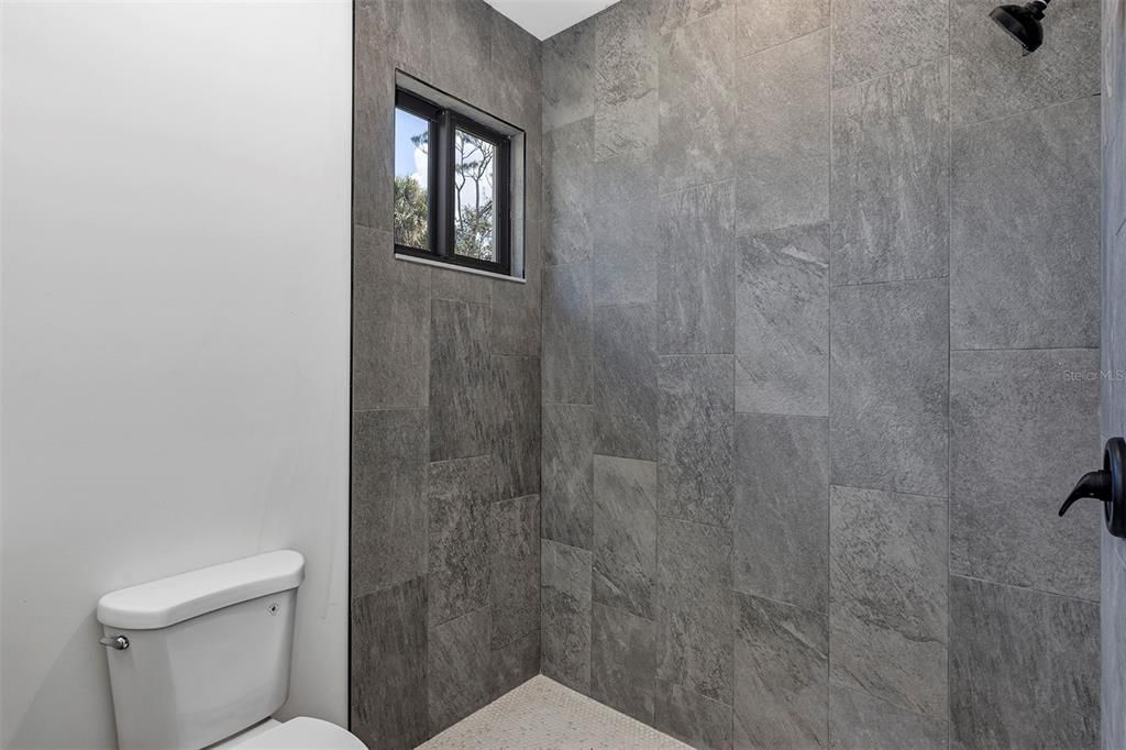 For Sale: $359,000 (4 beds, 3 baths, 1683 Square Feet)