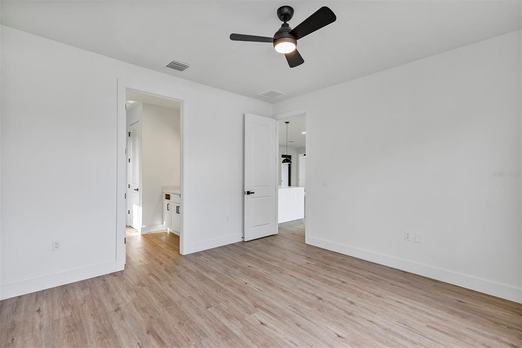 For Sale: $359,000 (4 beds, 3 baths, 1683 Square Feet)