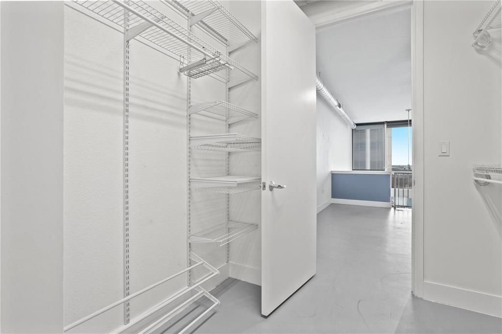 For Sale: $285,000 (1 beds, 1 baths, 1000 Square Feet)