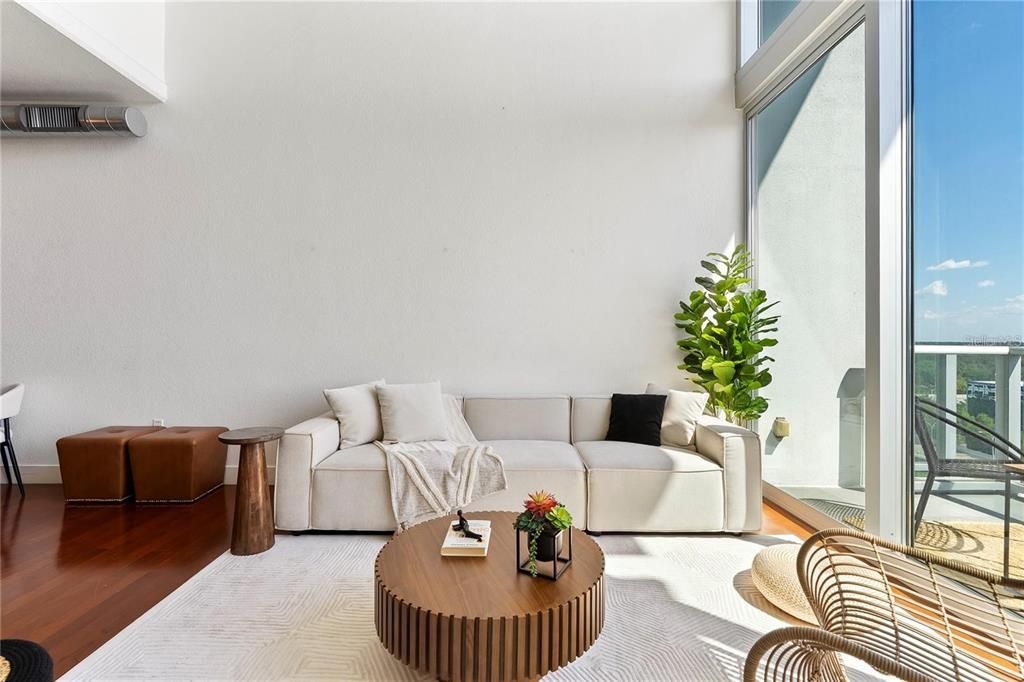 For Sale: $285,000 (1 beds, 1 baths, 1000 Square Feet)