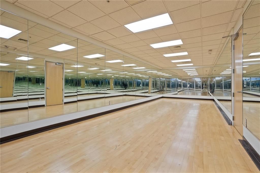 For Sale: $285,000 (1 beds, 1 baths, 1000 Square Feet)