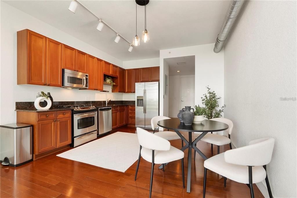 For Sale: $285,000 (1 beds, 1 baths, 1000 Square Feet)