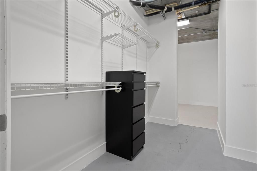 For Sale: $285,000 (1 beds, 1 baths, 1000 Square Feet)