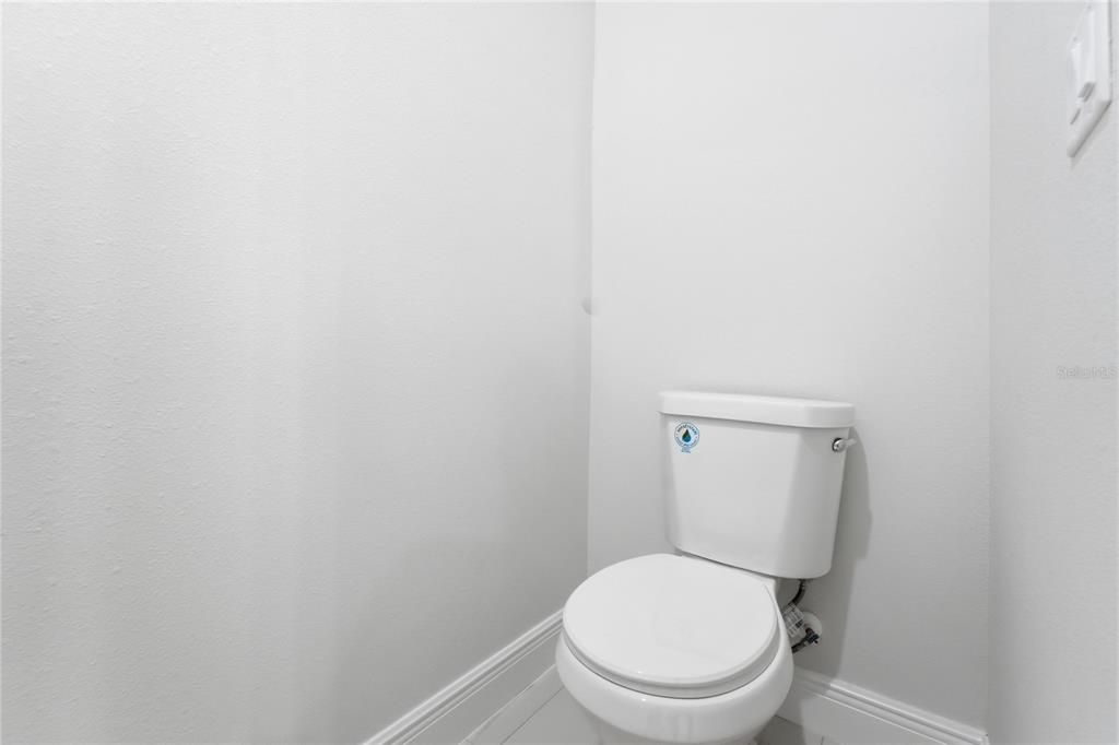 На продажу: $289,900 (4 спален, 2 ванн, 1833 Квадратных фут)