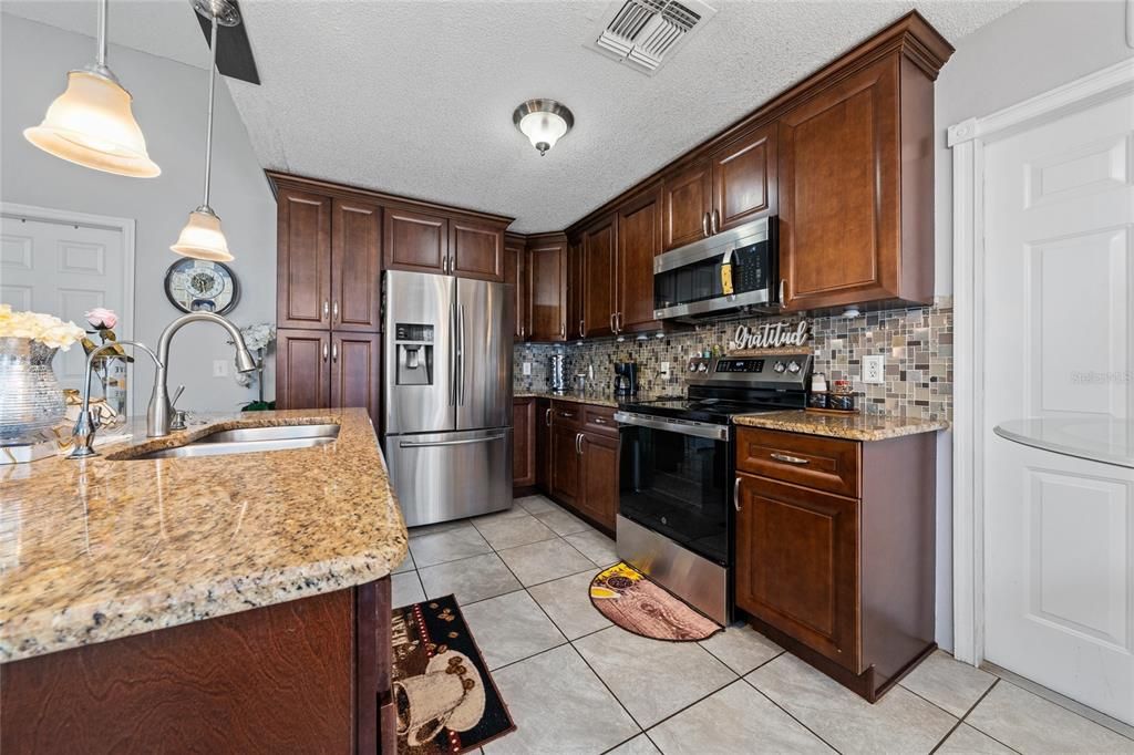En Venta: $265,000 (4 camas, 2 baños, 1212 Pies cuadrados)