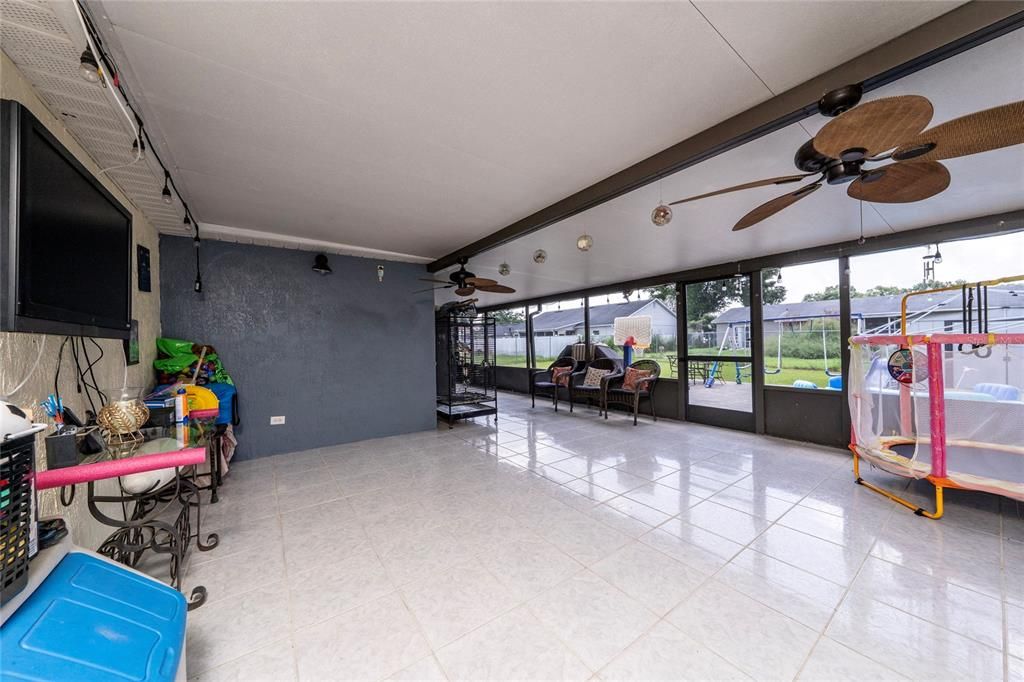 En Venta: $265,000 (4 camas, 2 baños, 1212 Pies cuadrados)
