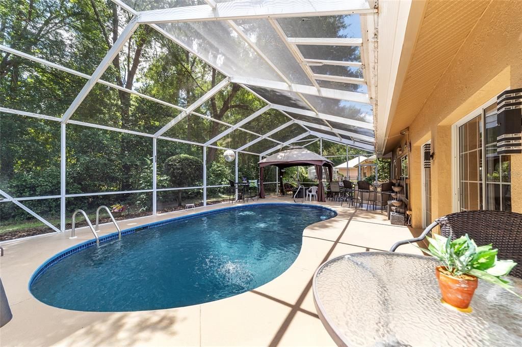 Activo con contrato: $335,000 (3 camas, 2 baños, 2031 Pies cuadrados)