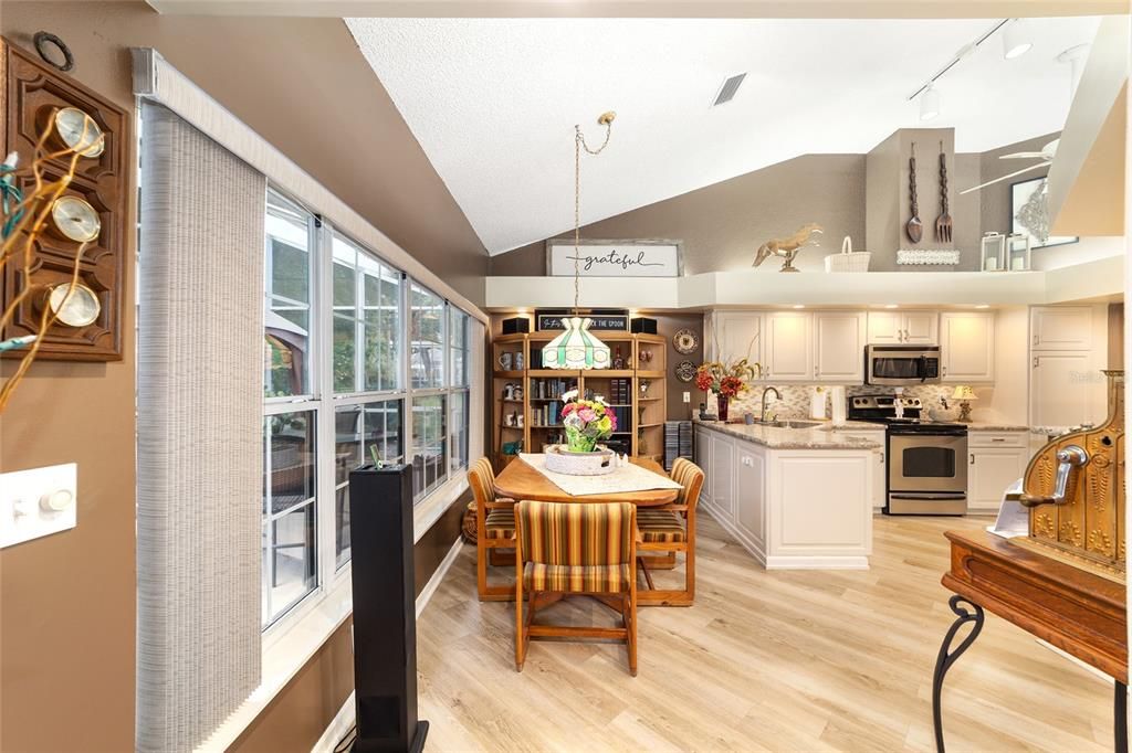 Activo con contrato: $335,000 (3 camas, 2 baños, 2031 Pies cuadrados)