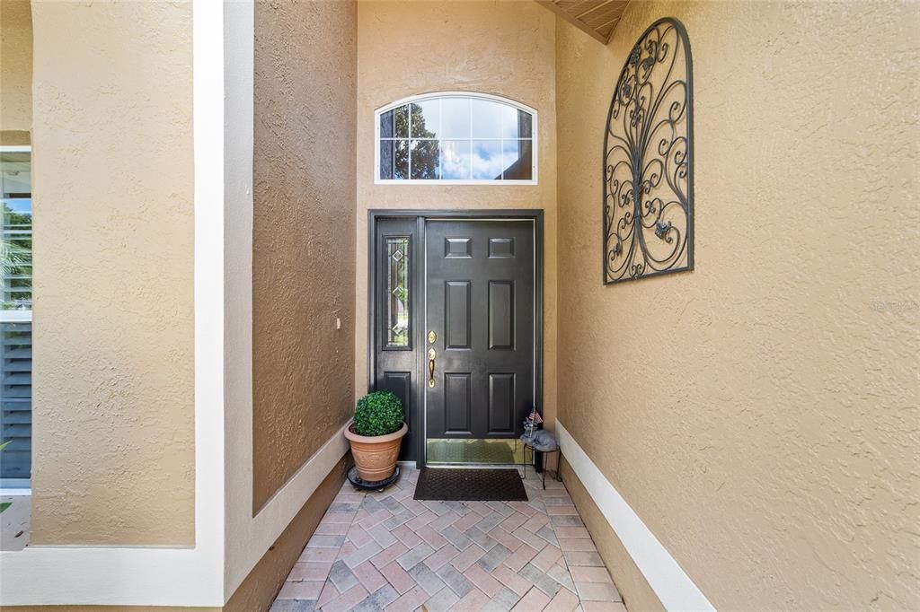 Activo con contrato: $335,000 (3 camas, 2 baños, 2031 Pies cuadrados)