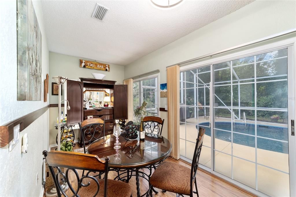 Activo con contrato: $335,000 (3 camas, 2 baños, 2031 Pies cuadrados)