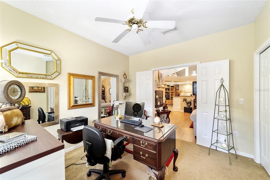 Activo con contrato: $335,000 (3 camas, 2 baños, 2031 Pies cuadrados)