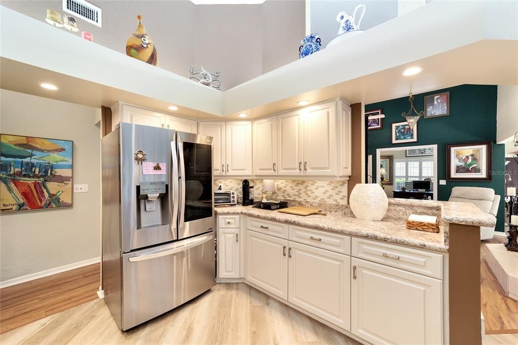 Activo con contrato: $335,000 (3 camas, 2 baños, 2031 Pies cuadrados)