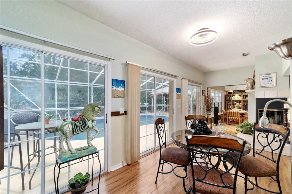 Activo con contrato: $335,000 (3 camas, 2 baños, 2031 Pies cuadrados)