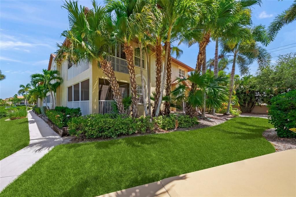 For Sale: $359,000 (2 beds, 2 baths, 1400 Square Feet)