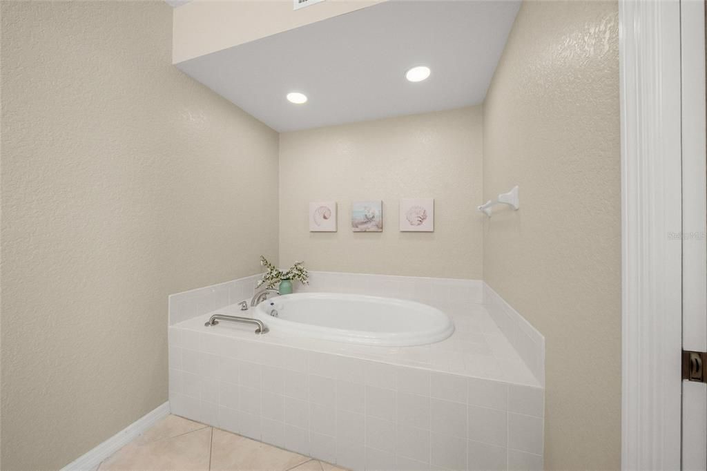 For Sale: $359,000 (2 beds, 2 baths, 1400 Square Feet)