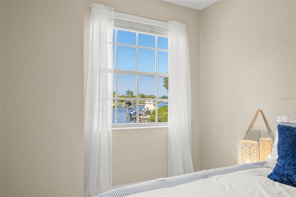 For Sale: $359,000 (2 beds, 2 baths, 1400 Square Feet)