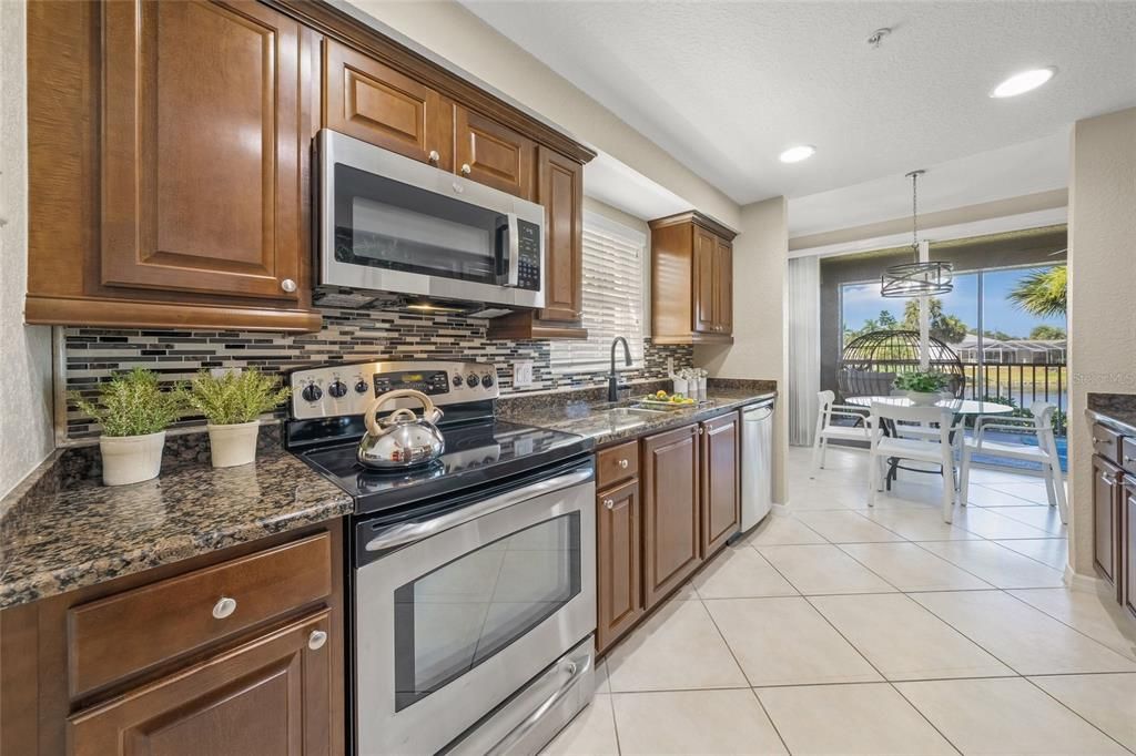 For Sale: $359,000 (2 beds, 2 baths, 1400 Square Feet)