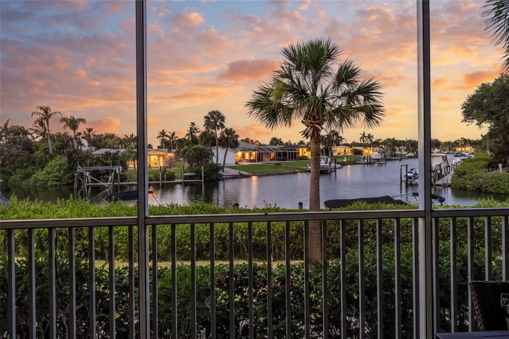 For Sale: $359,000 (2 beds, 2 baths, 1400 Square Feet)