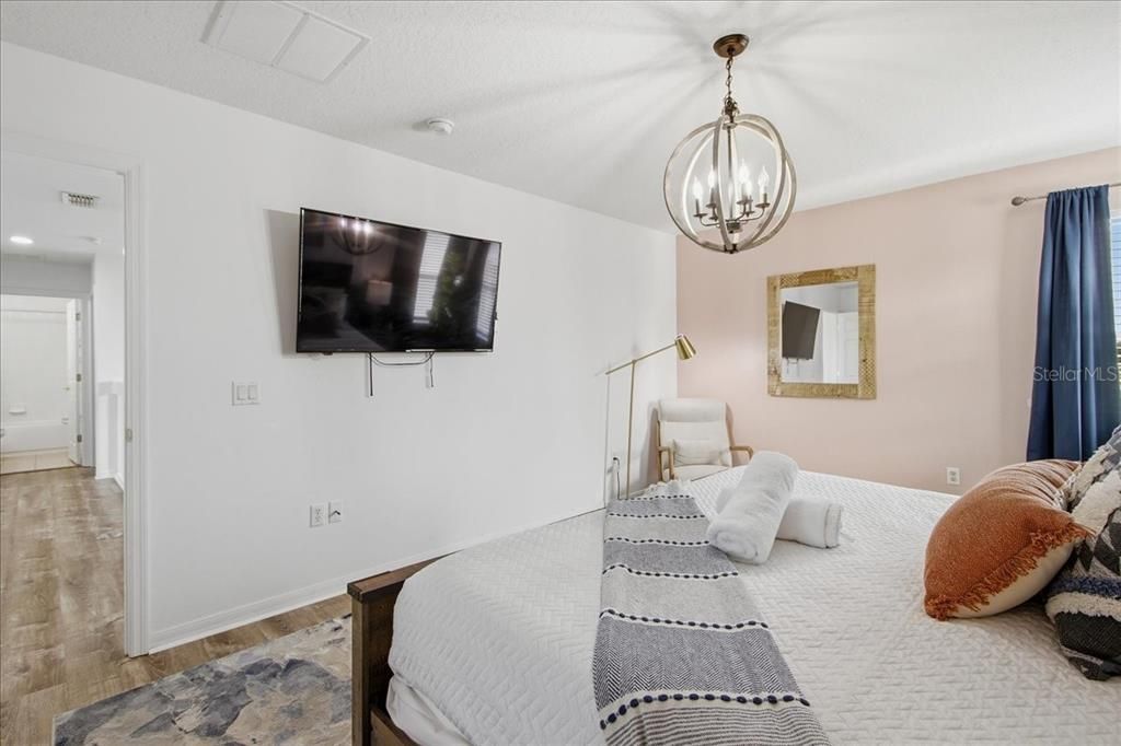 For Sale: $490,000 (5 beds, 3 baths, 2459 Square Feet)