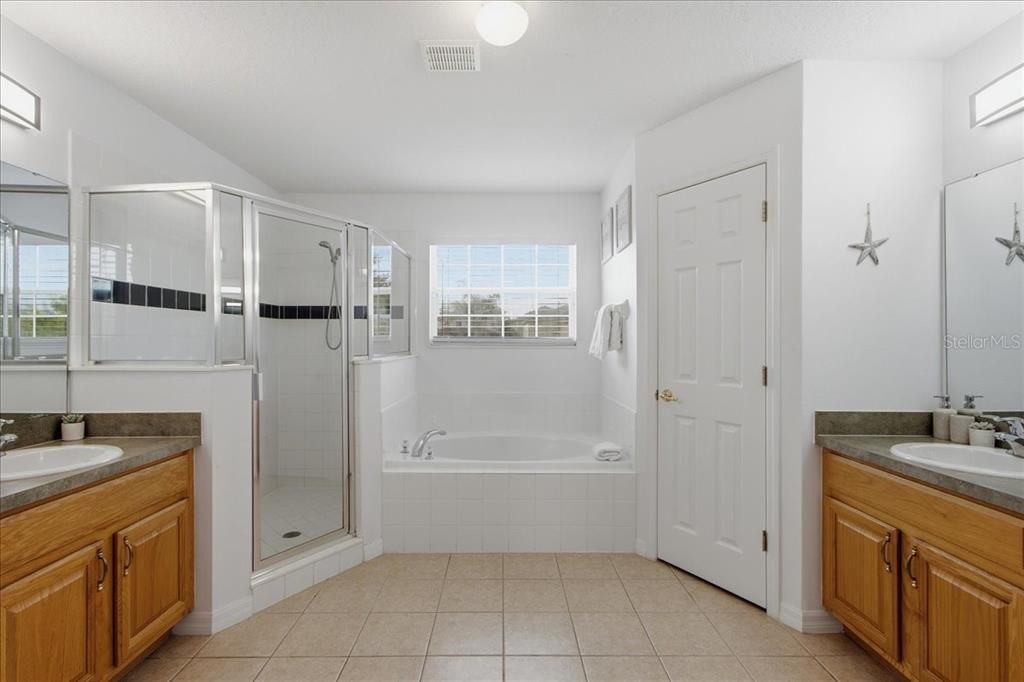 For Sale: $490,000 (5 beds, 3 baths, 2459 Square Feet)