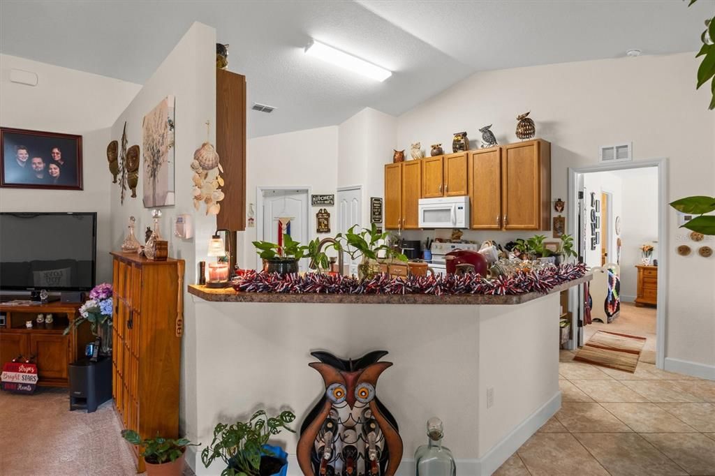На продажу: $255,000 (4 спален, 2 ванн, 1743 Квадратных фут)