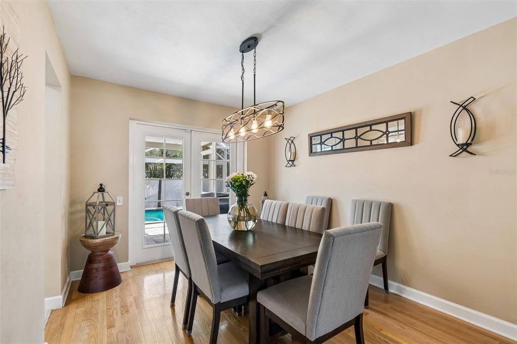 For Sale: $585,000 (3 beds, 2 baths, 1524 Square Feet)