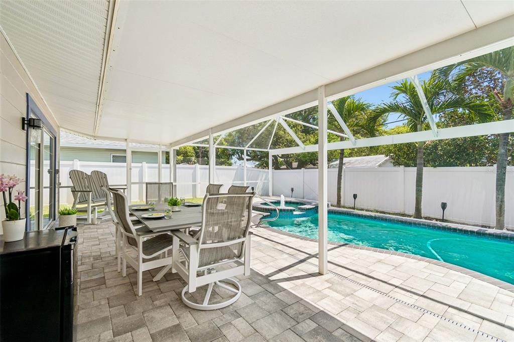For Sale: $585,000 (3 beds, 2 baths, 1524 Square Feet)