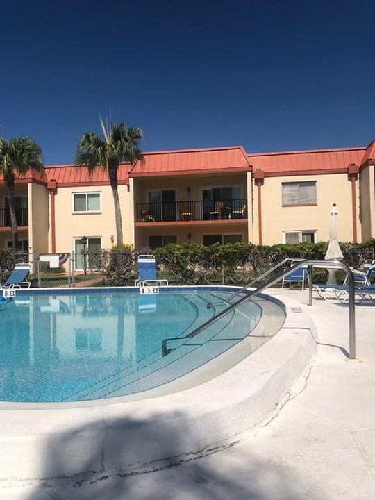 For Sale: $299,000 (2 beds, 2 baths, 1045 Square Feet)