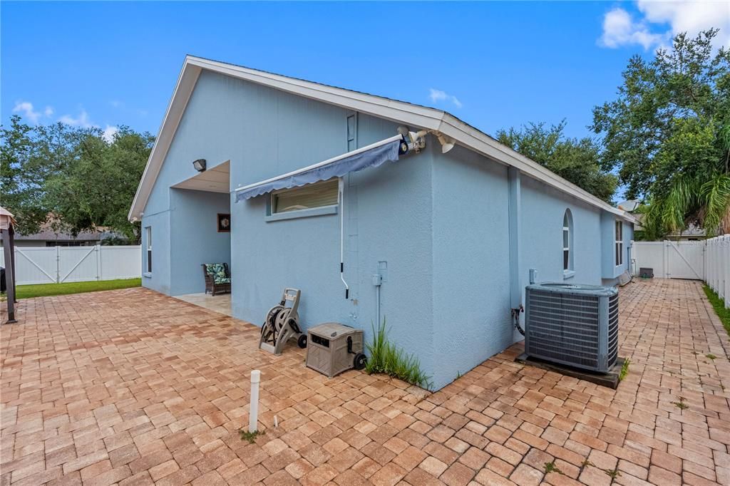 На продажу: $599,900 (4 спален, 2 ванн, 2044 Квадратных фут)