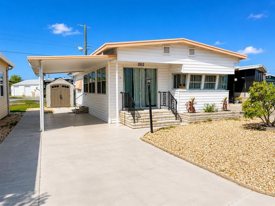 For Sale: $145,000 (2 beds, 1 baths, 880 Square Feet)