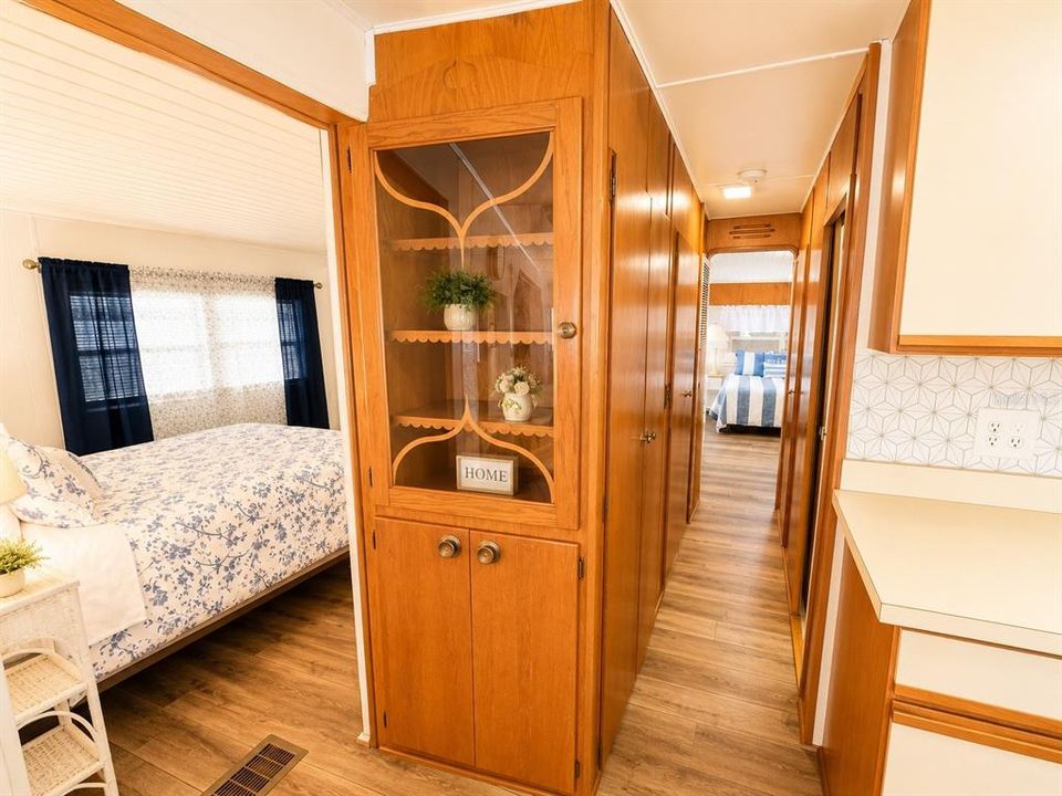 For Sale: $145,000 (2 beds, 1 baths, 880 Square Feet)