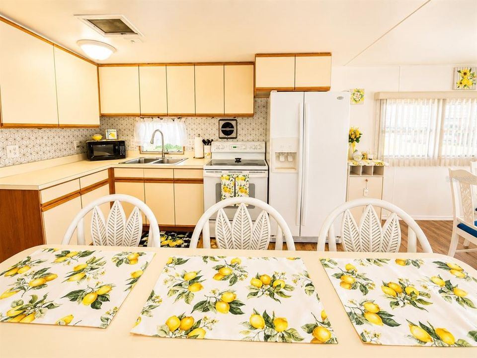 For Sale: $145,000 (2 beds, 1 baths, 880 Square Feet)