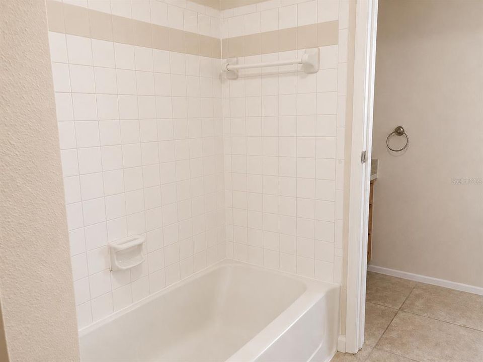 For Sale: $110,000 (2 beds, 1 baths, 800 Square Feet)